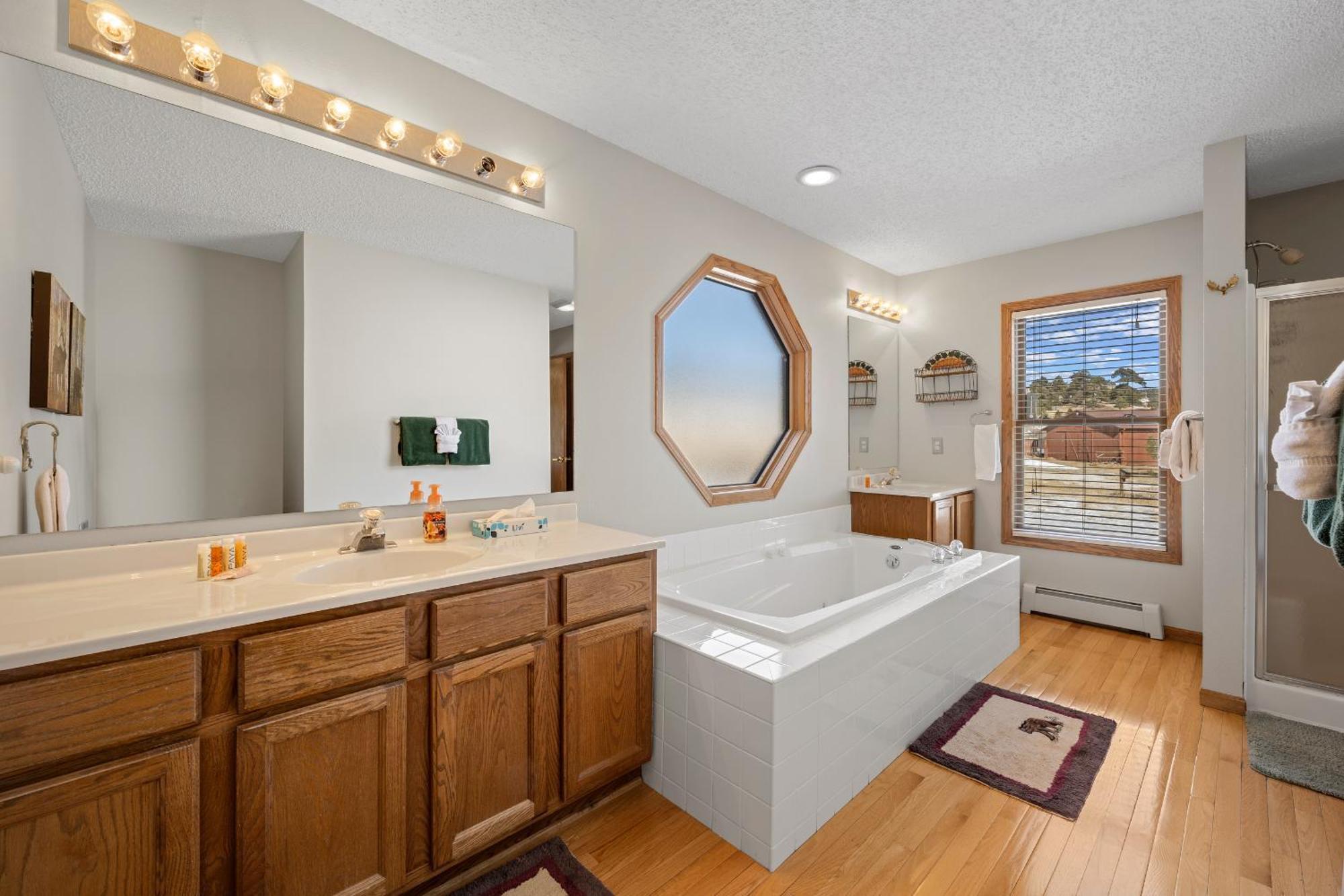 Lily Mountain Lodge - Amazing Mountains Views, Private Hot Tub, Great Location Estes Park Rum bild